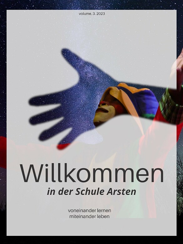 Herzlich willkommen! Zu sehen ist der Umriss einer ausgestreckten Hand. In diesem Umriss ist ein Kind in Clown - Verkleidung zu sehen. Das Foto stammt von der Zirkusprojektwoche.